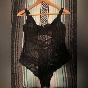 ✨3/$20 Crochet lace style bodysuit - Black